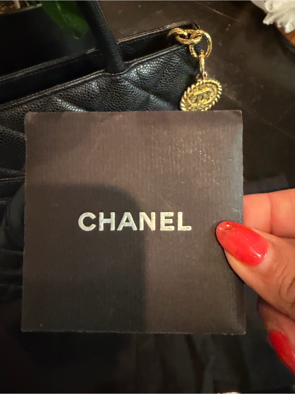 CHANEL Caviar Quilted
Medallion Tote bag in black leather. Vintage Y2K Classic - Picture 3 of 13